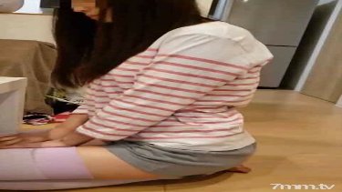 [Individual] A beautiful young wife with outstanding style, can not refuse and moisturizes her lips and accepts other sticks in her nice ass poster