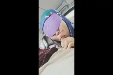 Ukhti Hijab Biru Cantik Pasrah Servis Mobil