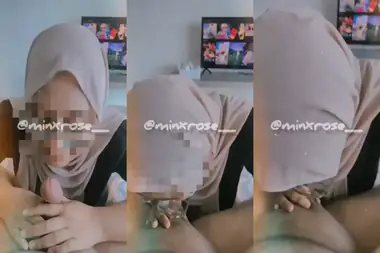 Ukhti Hijab Cantik Pasrah Servis Kasur Brondong